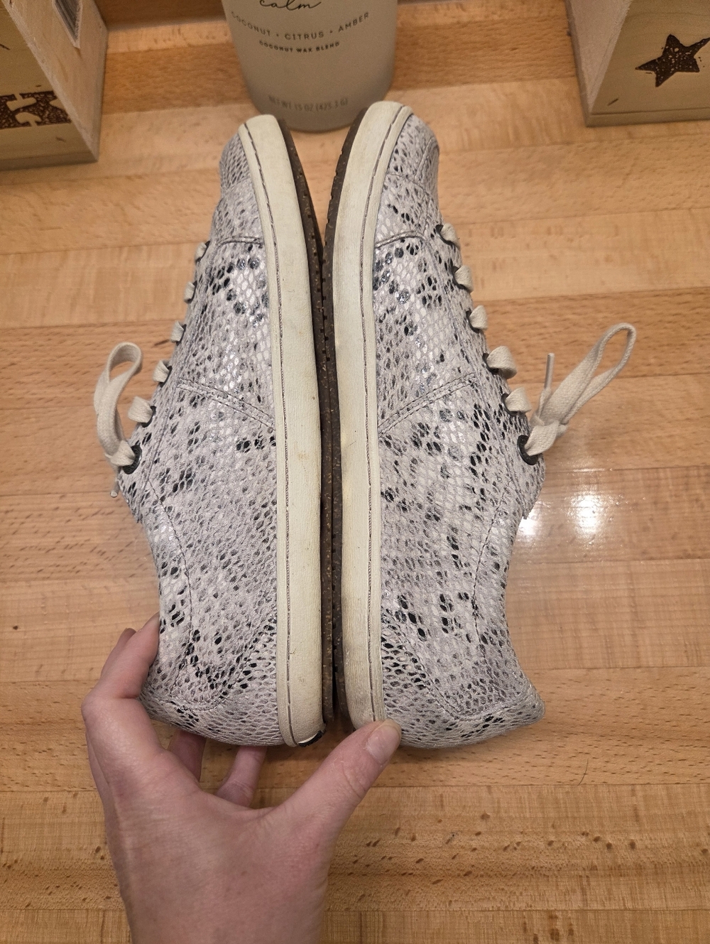 Taos Footwear Women's Onward Sneakers White/Gray Snake Print Leather Size 9.5 - Picture 9 of 10